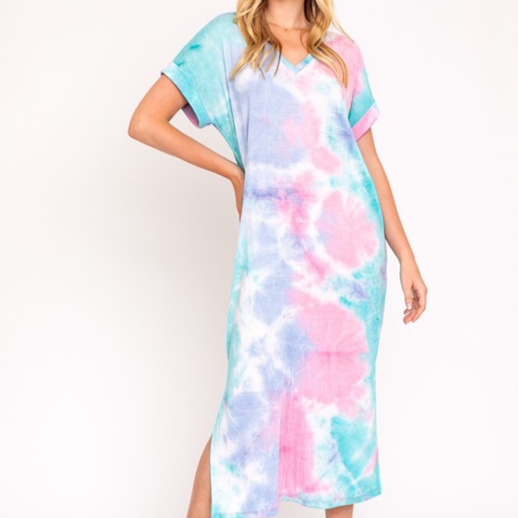 Gilli Dresses & Skirts - Lush Short Sleeve Tie Dye Maxi